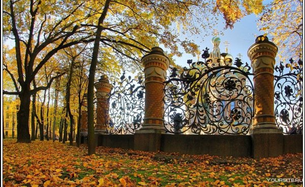 Ограда Михайловского сада в Санкт-Петербурге
