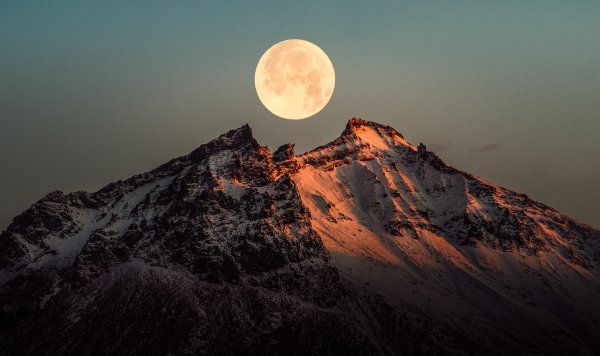 8k Mountain in Moonlight
