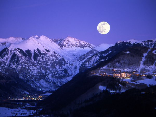 Луна над горами