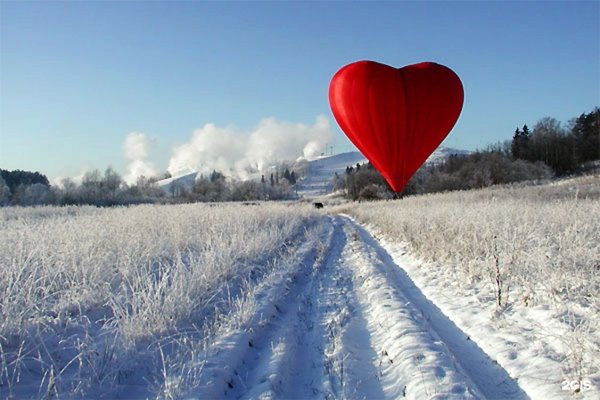 Воздушные шары на снегу