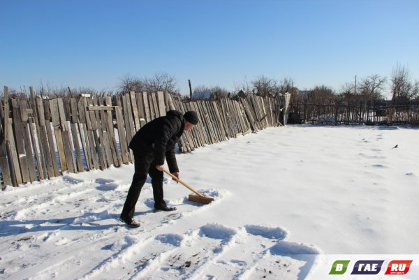 Много снега в огороде