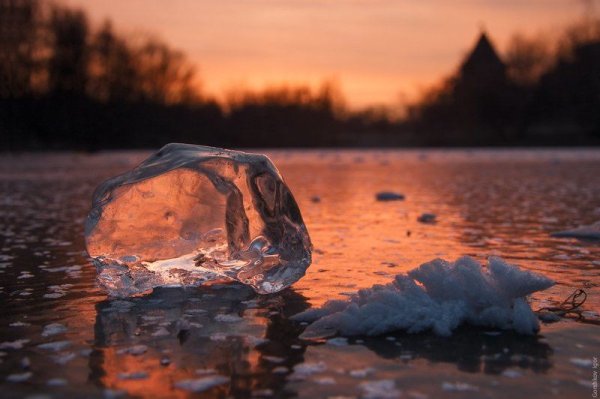 Тонкий осенний лед