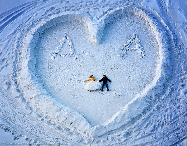 Сердечко из снега