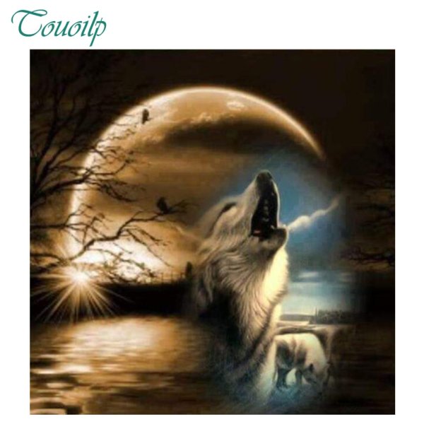 Волчица воет на луну