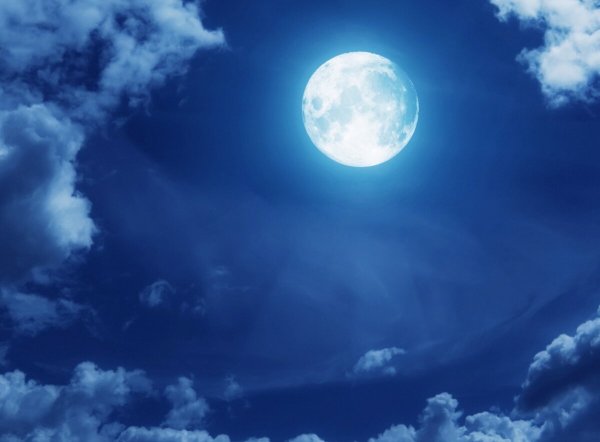 Солнце и Луна на небе