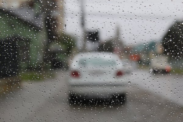 За окном снег и дождь