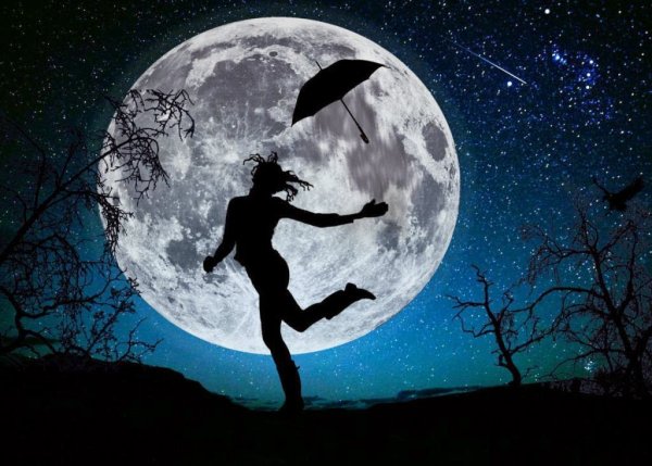 Блуждающая Луна