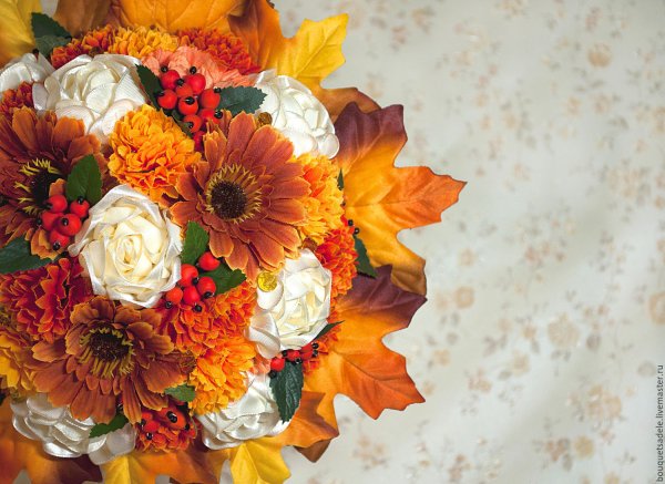 Красивый осенний букет из цветов