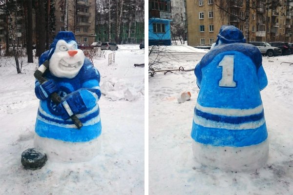 Снеговик хоккеист из снега