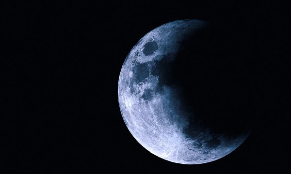 Луна наполовину