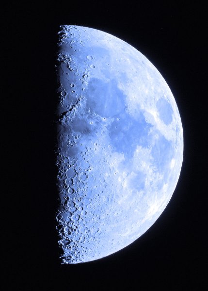 Темно синяя Луна