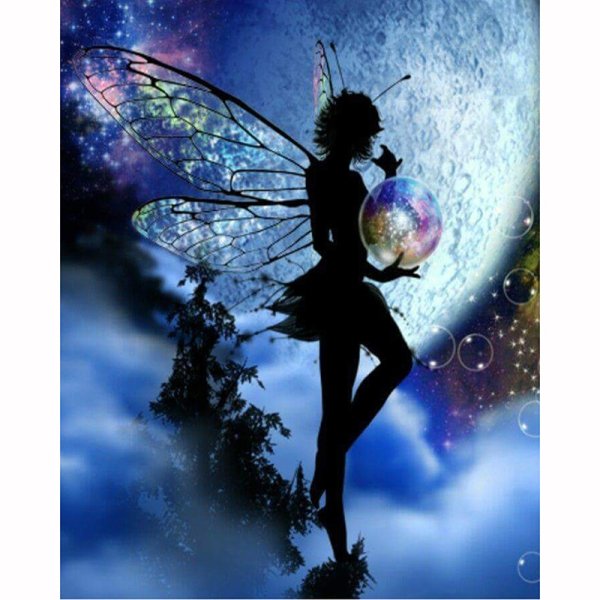 Фея на фоне Луны