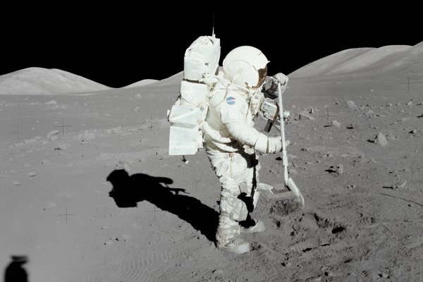 Астронавты на Луне