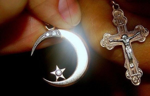 У любви нет религии у Бога нет нации