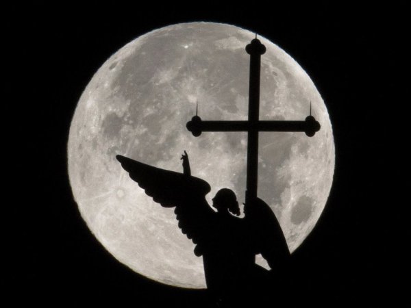 Луна крестиком