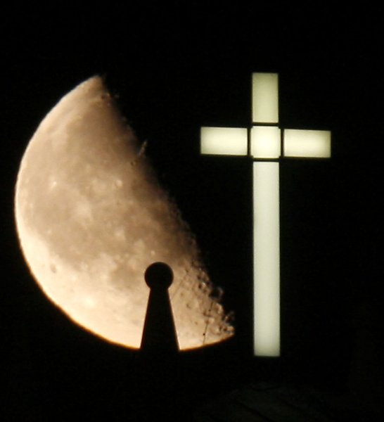 Луна крестиком