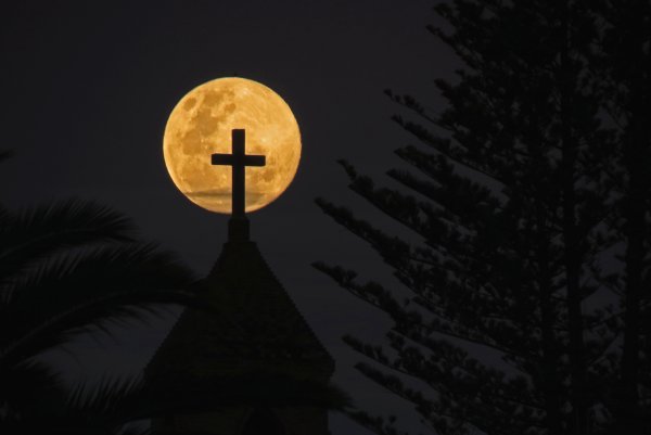 Церковь на Луне