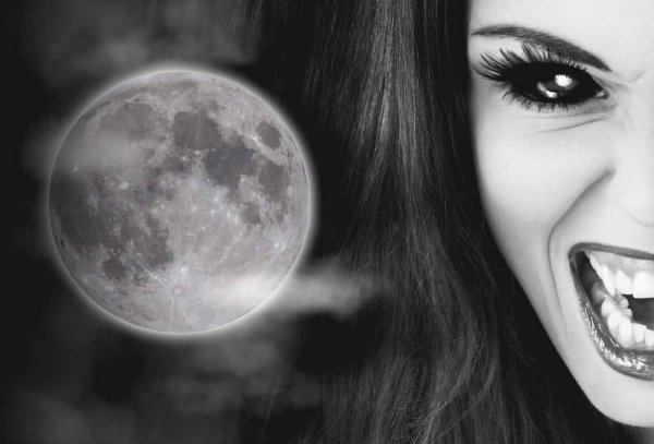 Девушка вампир Луна