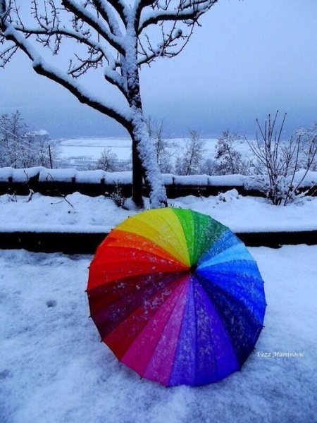 Разноцветный снег