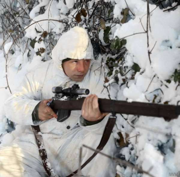 Снайпер в белом МАСКХАЛАТЕ вторая мировая