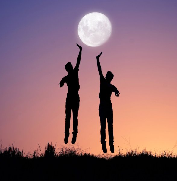 Человек под луной