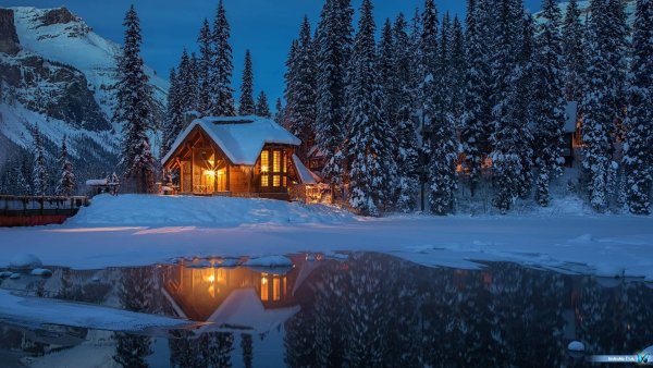 Заснеженный домик