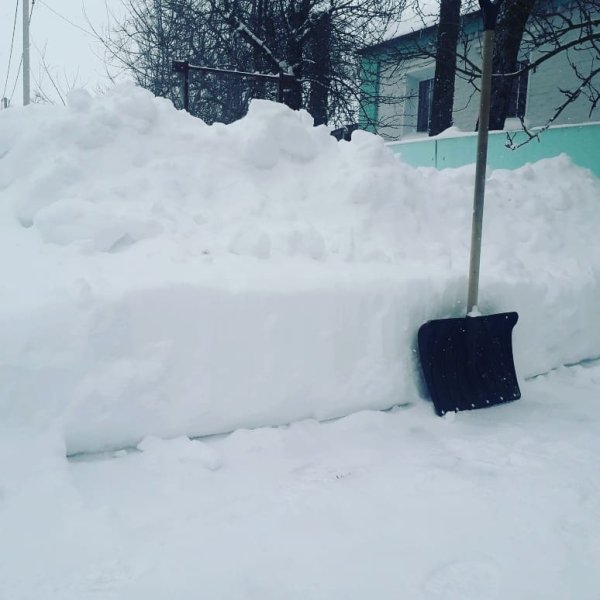 Навалило много снега