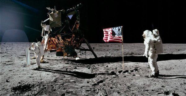 Астронавты Армстронг и Олдрин