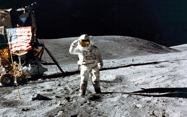 Аполлон первый полет на луну