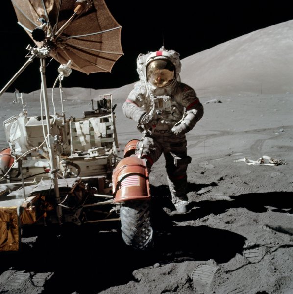 Аполлон 17 на Луне
