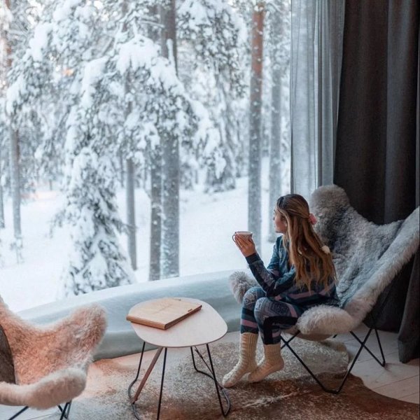 Снег за окном