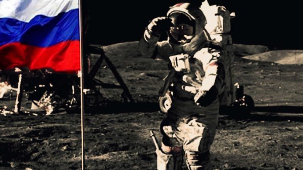 Российский космонавт на Луне