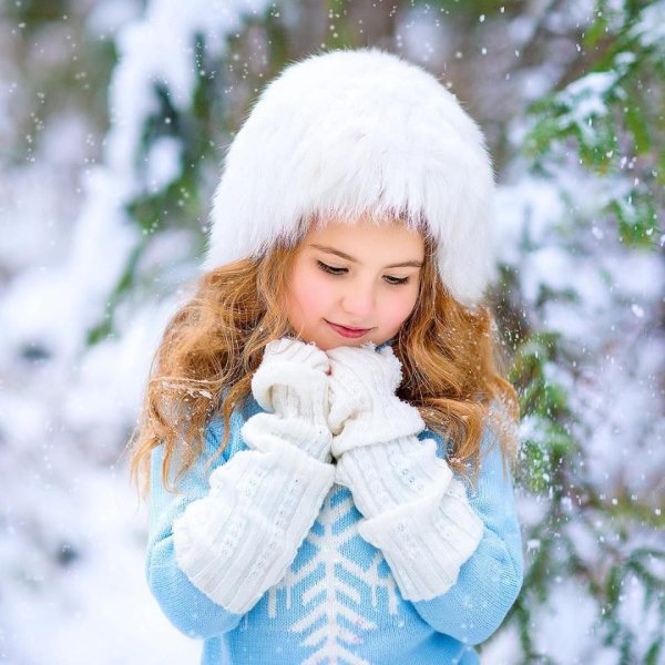 Маленькие девочки зимой