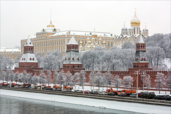 Достопримечательность Москвы в снегу
