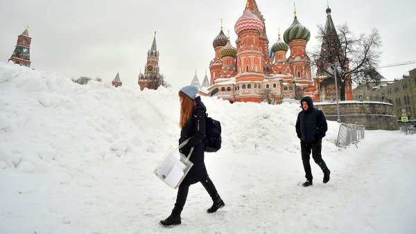 Сугробы в Москве 2021