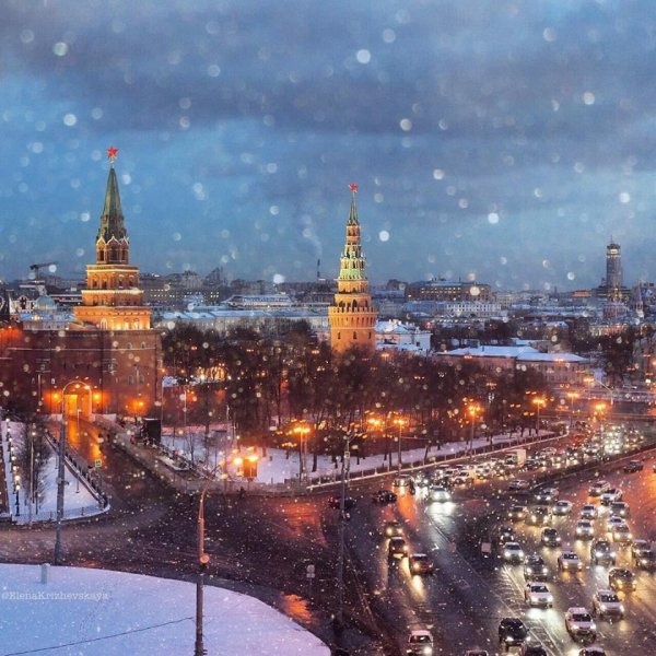 Вечерняя Москва снег