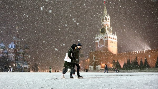 Снегопад на красной площади