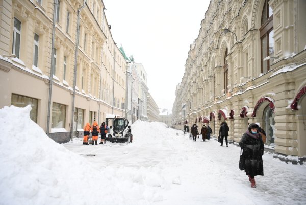 Сугробы в Москве