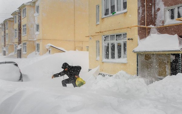 Сахалин завалило снегом