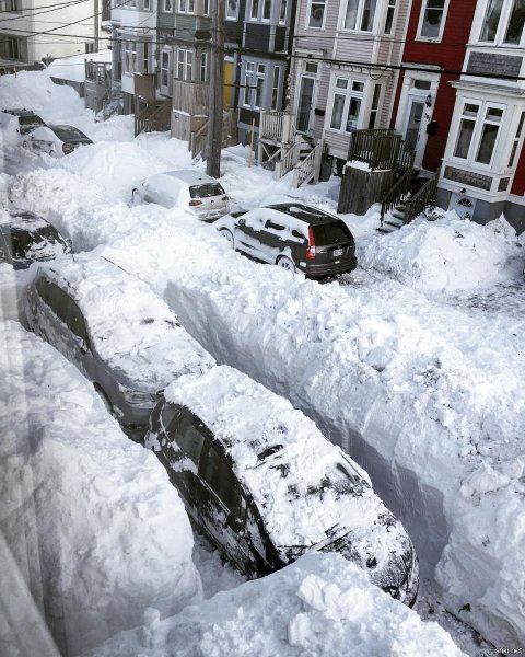 Много снега в городе