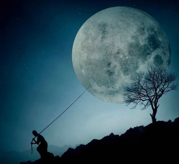 Луна в космосе