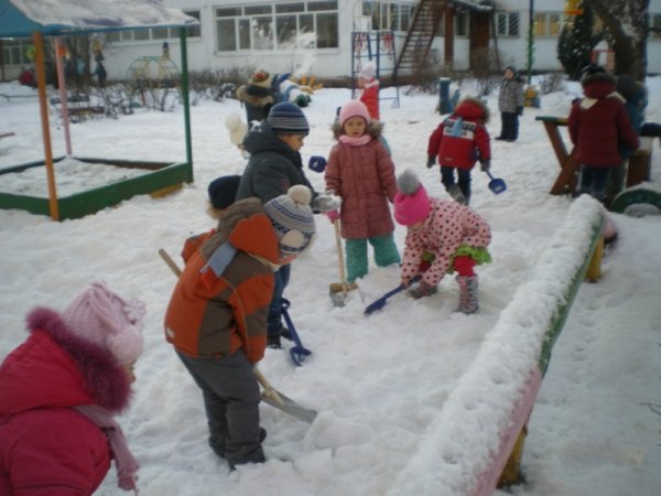 Прогулка в детском саду зимой
