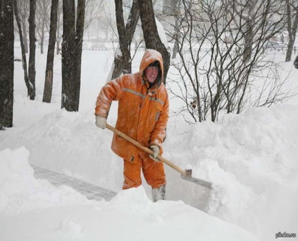 Уборка снега дети