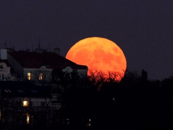 Затмение ночью