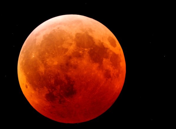 Оранжевая круглая Луна