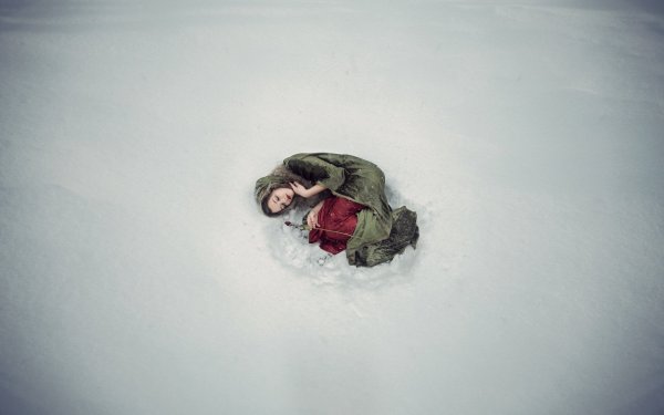 Человек под снегом
