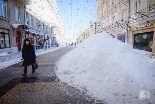Сугробы в Москве