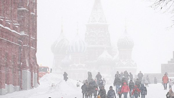 Москву завалило снегом