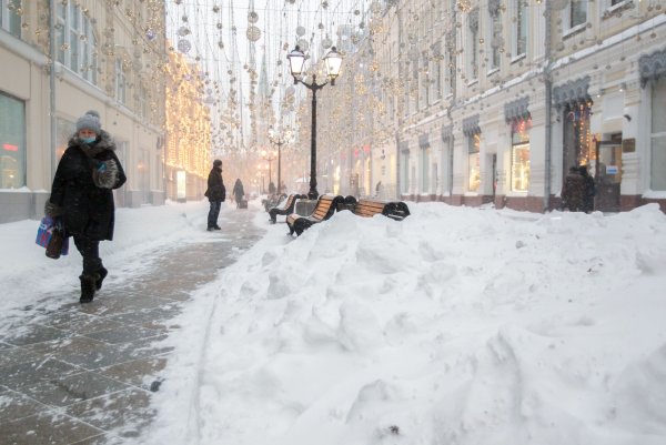 Снег в Москве