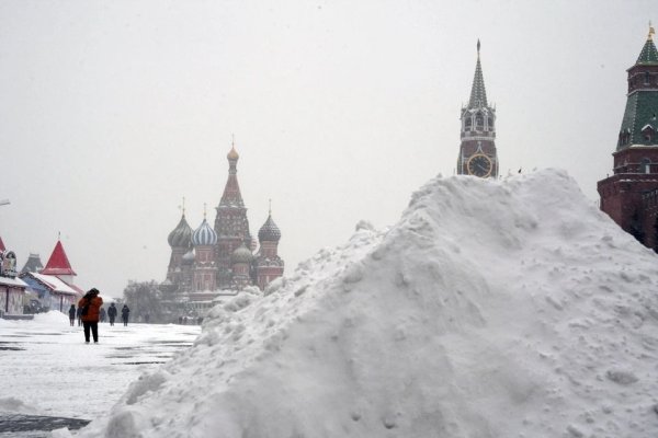 Сугробы в Москве